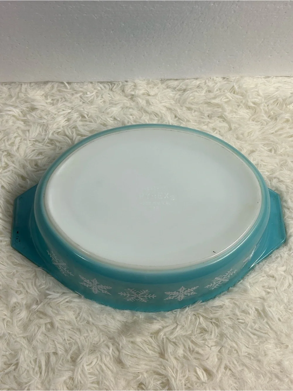 Pyrex Turquoise Snowflake Round Baking Dish